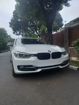 BMW 320i F30 2014  CASH 240 jt