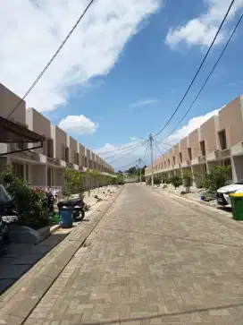 RUMAH DEKAT STASIUN CISAUK 10 juta sampai serah terima
