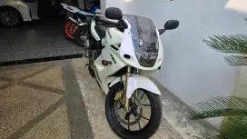 Ninja 150 RR putih albino bawaan lahir
