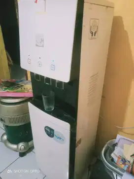 Dispenser Polytron otomatis galon bawah