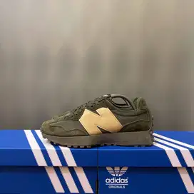 44 - Sepatu New Balance NB Bekas Second New Balance NB 327 Army Bekas
