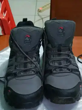 Sepatu Outdoor (Waterproof)