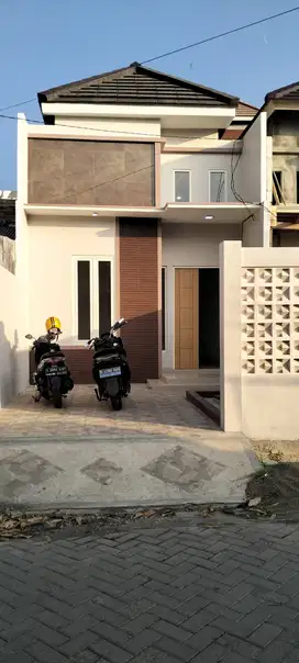 Rumah cantik Plafon tinggi Rungkut DP nol