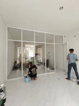 partisi dan kaca mati