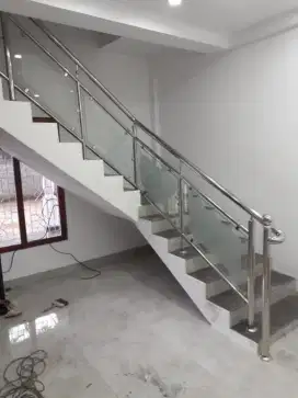 reling tangga kaca