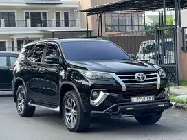 FORTUNER VRZ 2.4 AT 2016 HITAM KM 131rb ASLI DARI BARU!