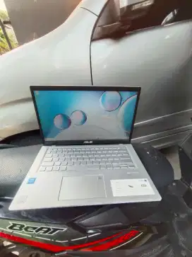 Laptop Asus Vivobook Fullset RAM 8GB DDR4