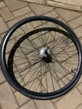 dijual nih satu set ban depan