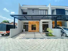 RUMAH CANTIK 2 LANTAI SIAP HUNI 2 MENIT KE KAMPUS UKRIM