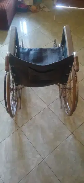 Kursi roda bekas