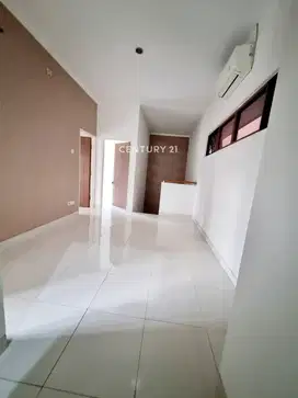 Dijual Rumah Cantik Di Emerald Sektor 9 Bintaro 5407