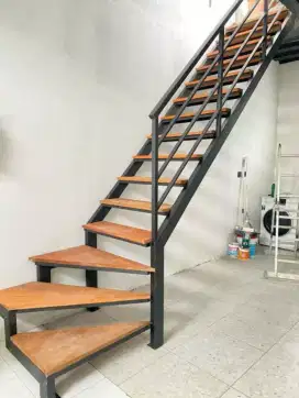 Tangga mewah tangga rebah trap kayu model minimalis