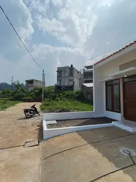 Rumah datar pinggir jalan desa