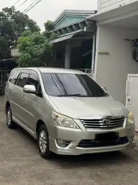 Innova V Luxury 2.0 AT
