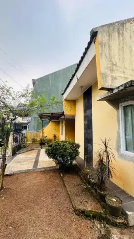 Djual rumah siap huni dengan tanah yg luas