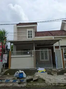 Disewakan Rumah Lokasi Strategis Kota Baru Driyorejo Gresik