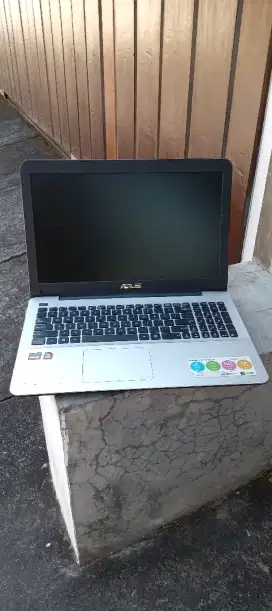 Laptop Asus Layar Lebar