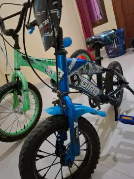Sepeda anak. Ujuran 12 dan 16.