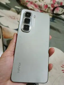 Di jual hp infinix hot 50 silver komplit