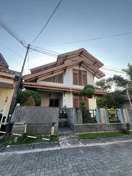 Rumah Furnish Dalam Perumahan Cocok Untuk Kantor Dan Hunian Dekat UGM