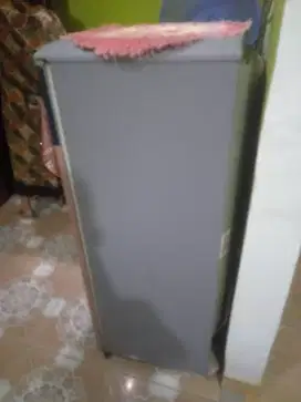 Kulkas merek shaarf 1 pintu kondisi msh bagu s harga 500 net