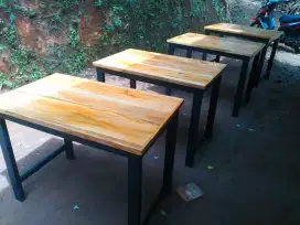 Meja plus kursi cafe