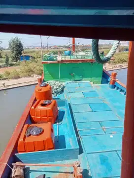 Dijual kapal ikan poursein
