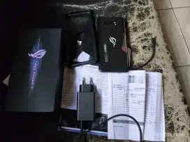 dijual asus rog phone 3 mash mulus kali fullset original siap pakai