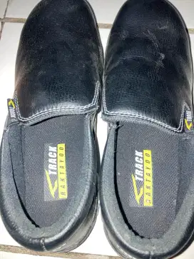 Sepatu safety raktayoo