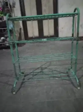 rak sepatu masih utuh