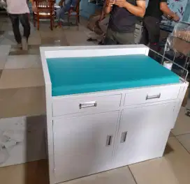 Meja resusitasi bayi/ baby table besi