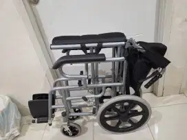 Kursi roda lipat