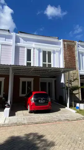 Disewakan tahunan rumah 2 lantai Family Friendly