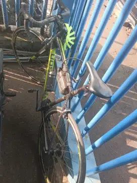 SEPEDA ROAD BIKE POLYGON STRATTOS S4