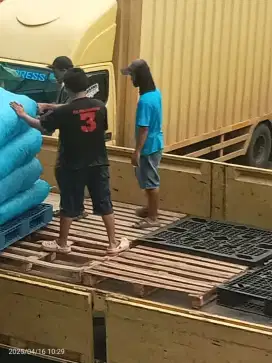 Siap bongkar muat barang