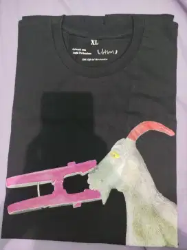 Baju band efek rumah kaca dan the sigit. Dan topi