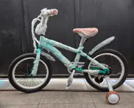 Sepeda anak BMX Elegance.