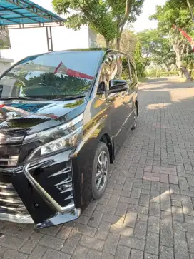 ISTIMEWA VOXY HITAM 2020 AT TERAWAT TOYOTA RESMI