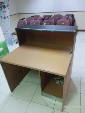 Jual meja bar dgn lemari nya .satuan Rp 500 RB nego