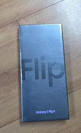 Samsung z Flip 4 256 GB new purple