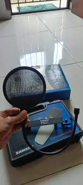 Mic condensor dan pop filter