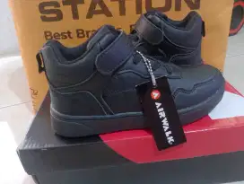 Sepatu sekolah airwalk