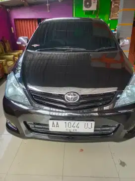 Di jual kijang Inova bensin tahun 2011