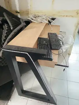 Meja kerja, musik dan gaming