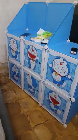 Lemari plastik karakter