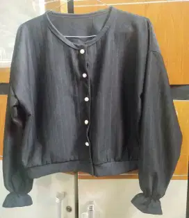 Cardigan Hitam Tangan Serut