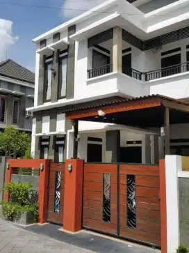 Jual rumah lantai 2 di Jl Gunung Andakasa Penamparan Denpasar Bali