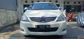 Toyota Kijang Innova 2.0 V AT th 2011