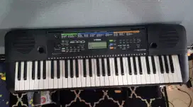 Yamaha PSR-E253 with stand