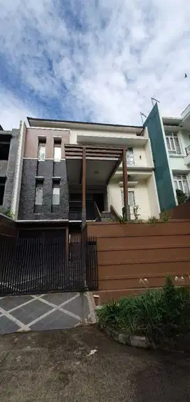 Termurah! Rumah Mainroad Setraduta Hegar Bandung